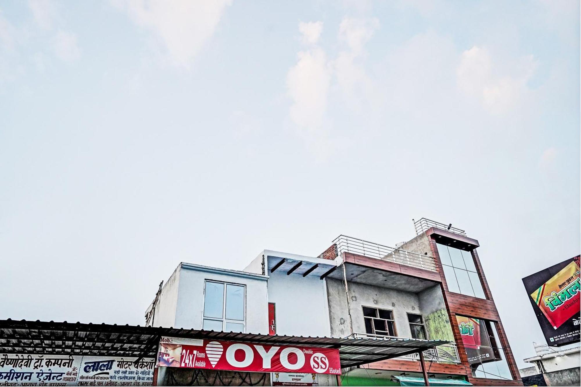 Oyo Double Ss Hotel Hāthras Exteriör bild