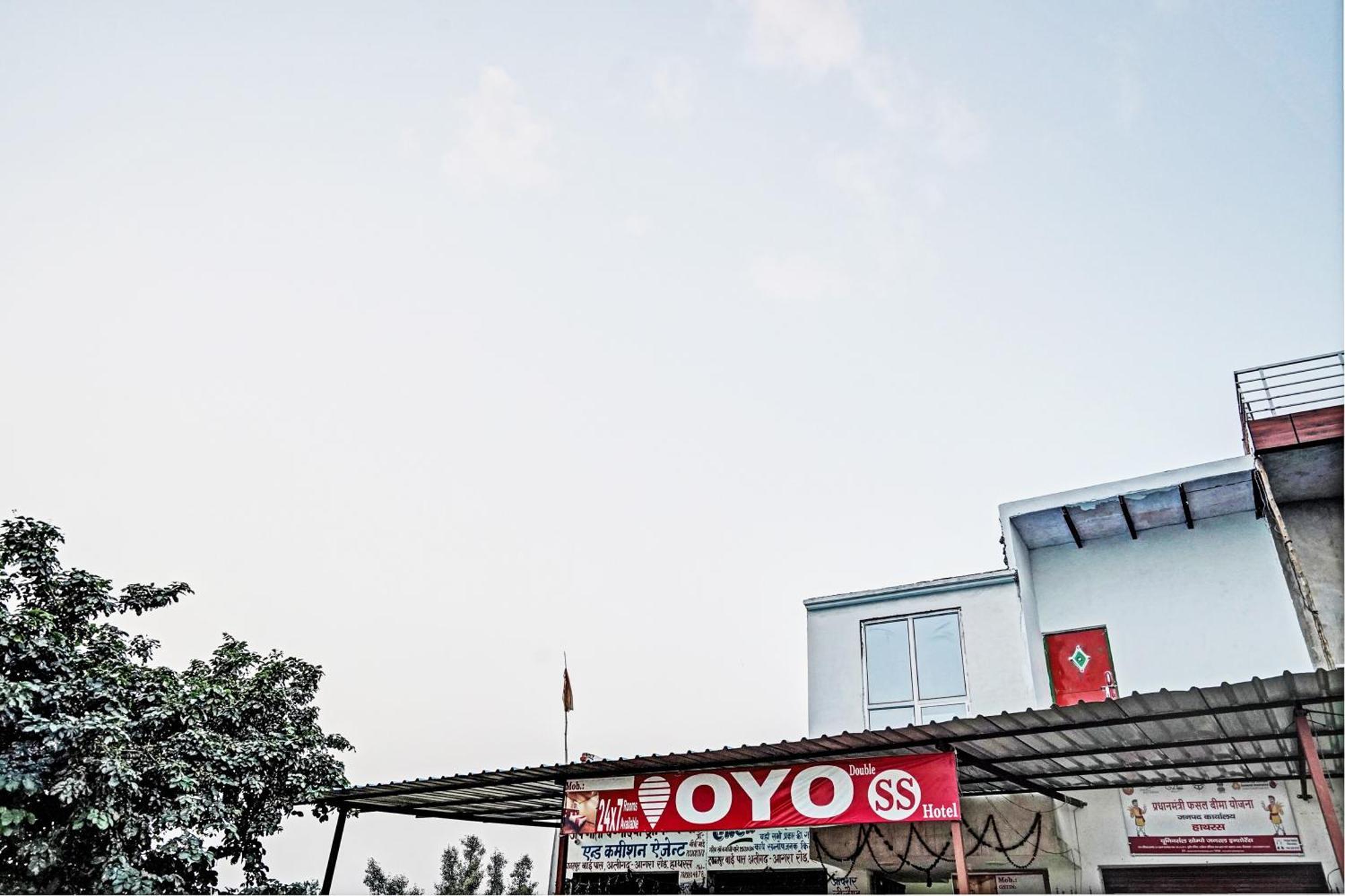 Oyo Double Ss Hotel Hāthras Exteriör bild